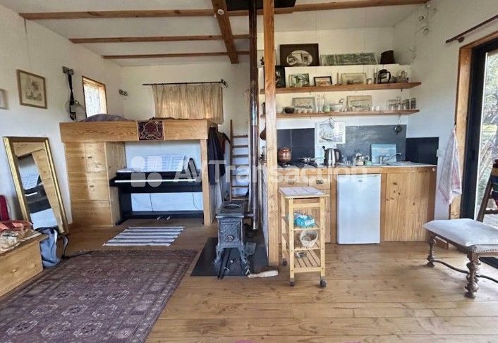 Deux maisons, un studio, dépendances sur 26 hectares