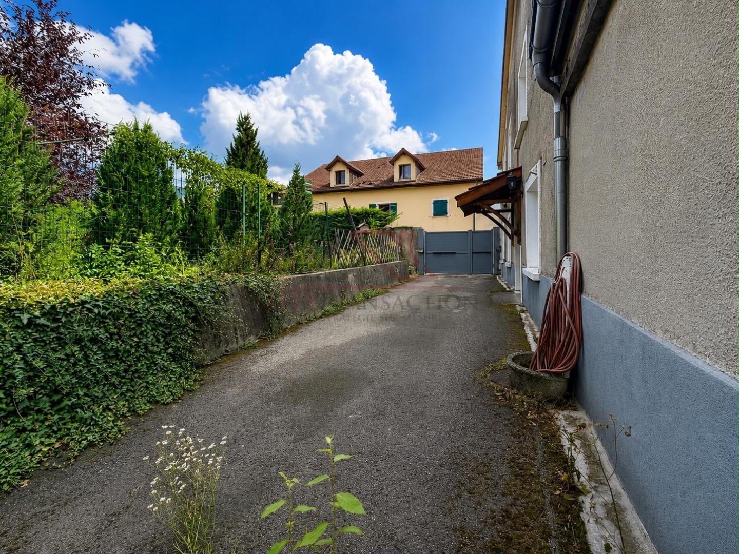 Maison - 4 pièces - Gex