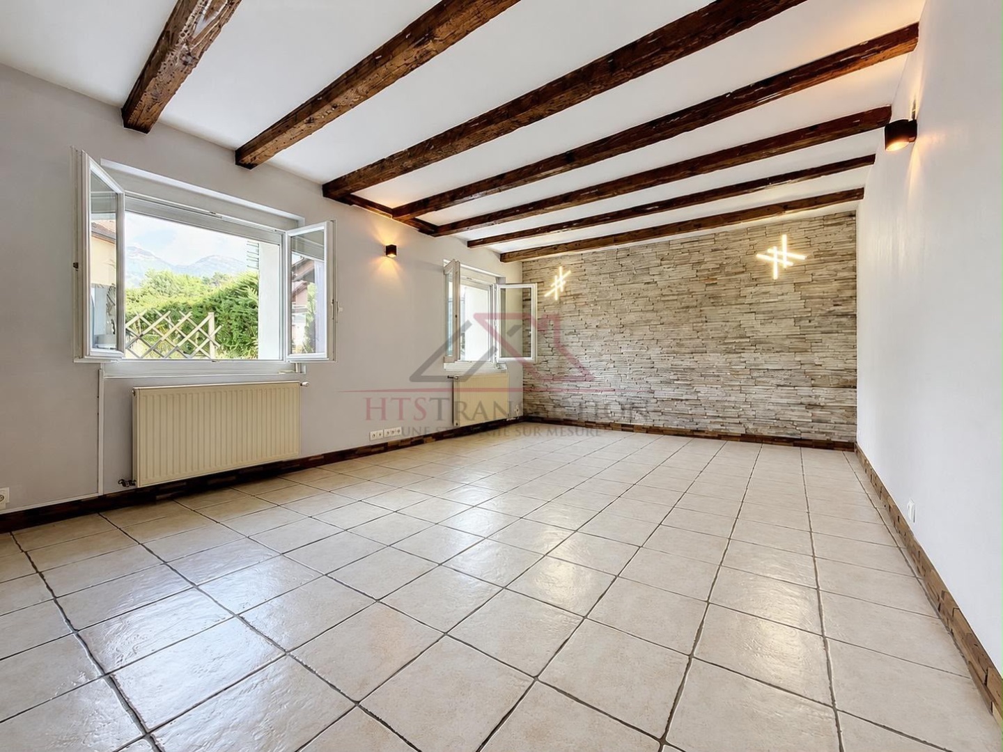 Maison - 4 pièces - Gex