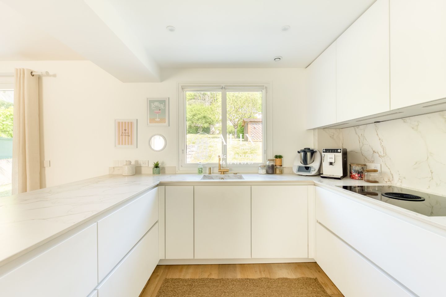 MAISON COMME NEUVE (2023) – Posez vos valises !