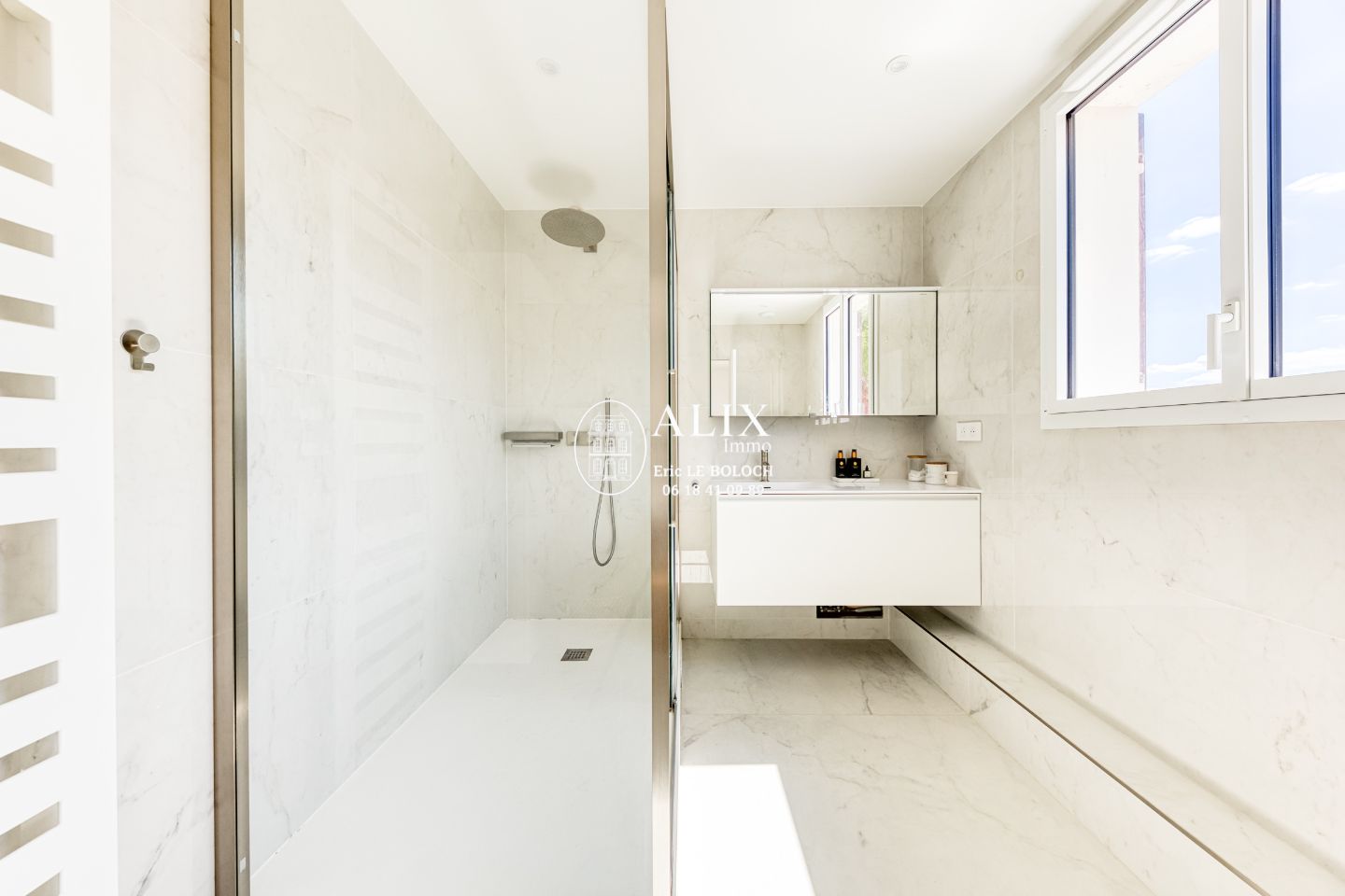 MAISON COMME NEUVE (2023) – Posez vos valises !