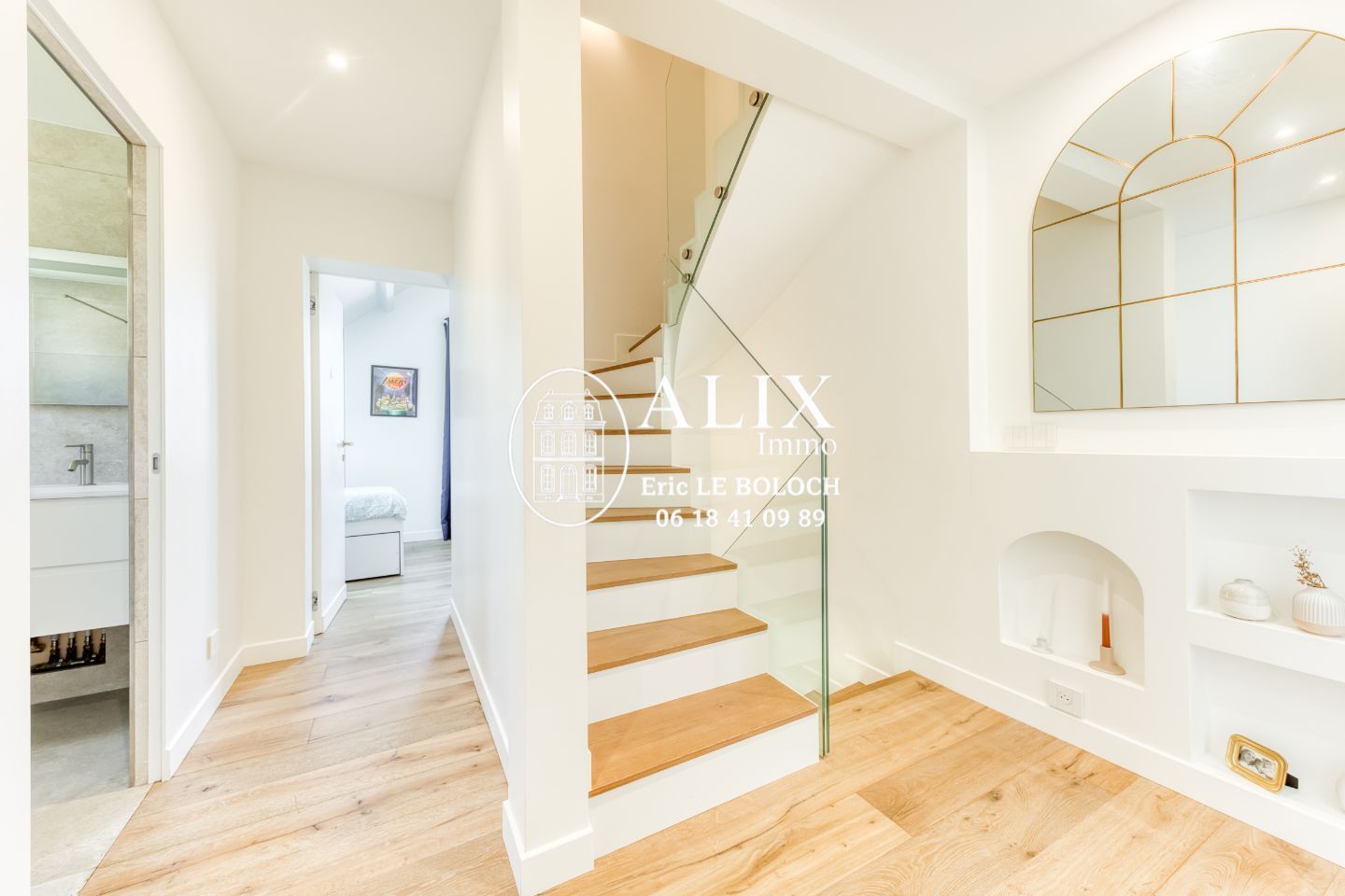MAISON COMME NEUVE (2023) – Posez vos valises !