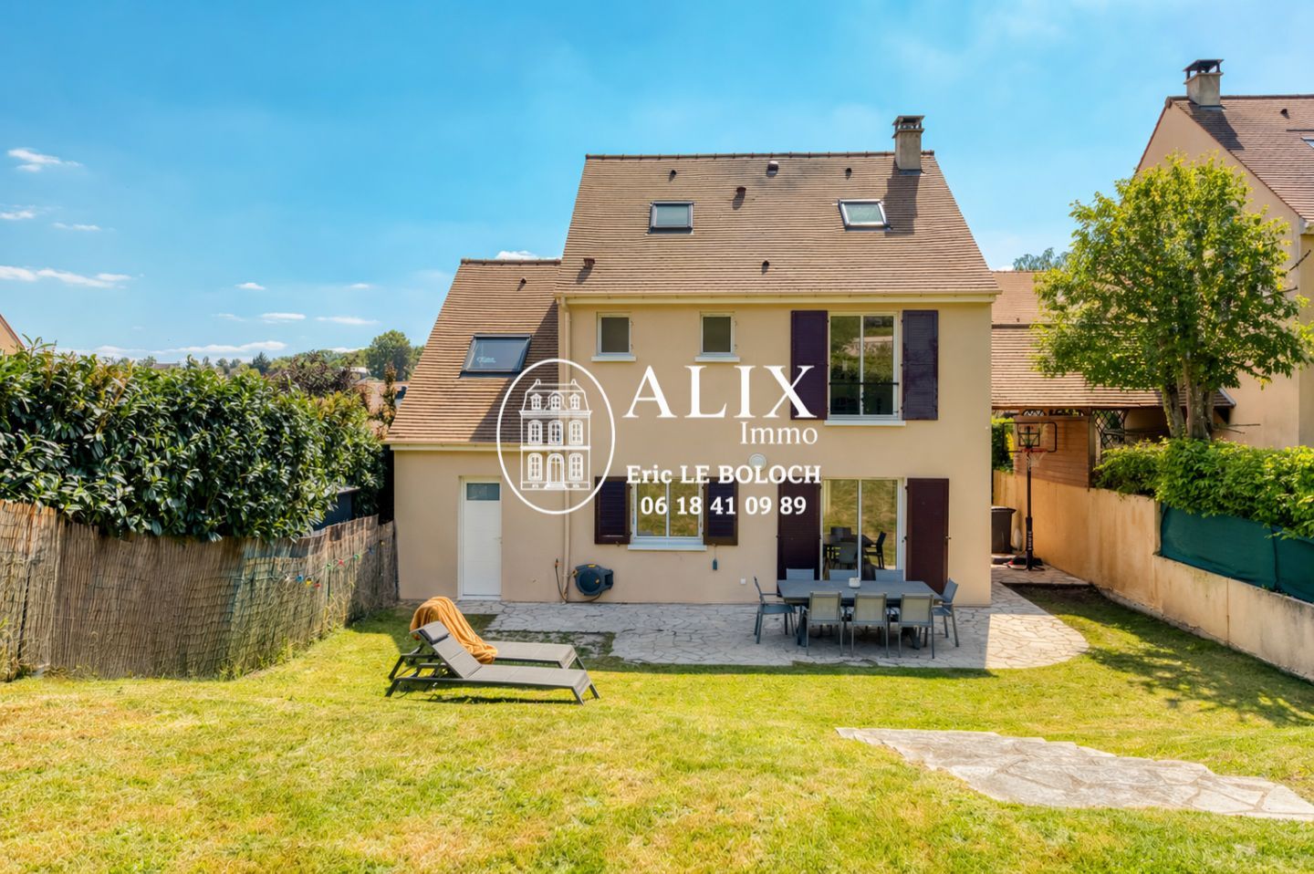 MAISON COMME NEUVE (2023) – Posez vos valises !