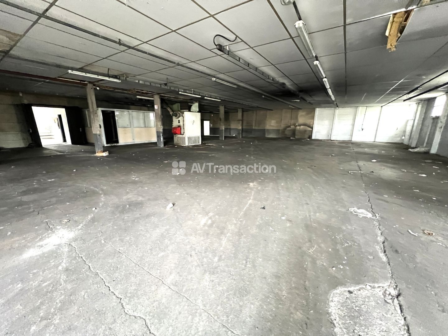 A vendre , Douains ( 27120 ) ,  Local d'activités  915 m2
