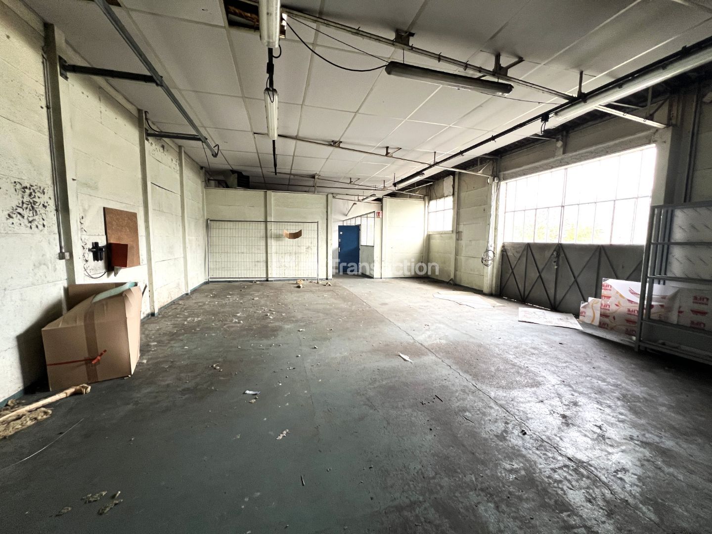 Locaux d'activité à vendre  - 6 pièce(s) - 915m2 - Douains (27120)