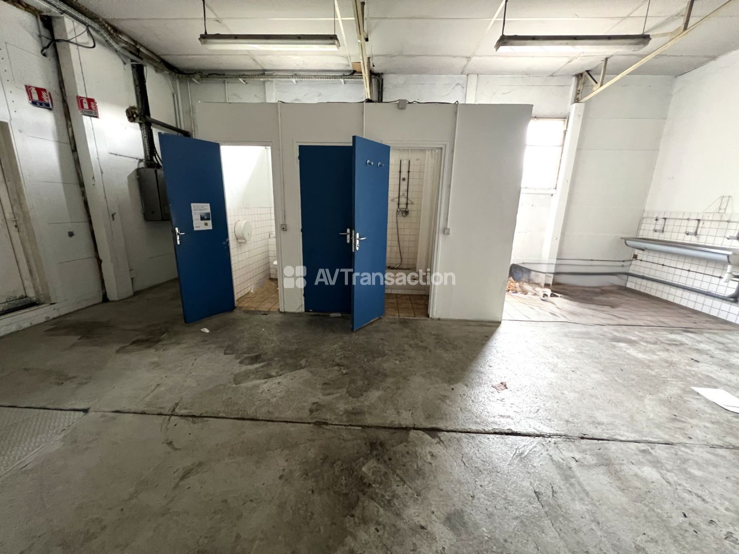 Locaux d'activité à vendre  - 6 pièce(s) - 915m2 - Douains (27120)