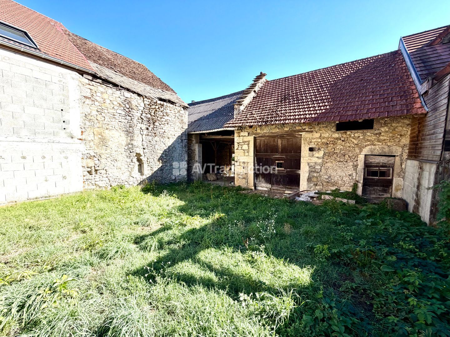 Corps de ferme à rénover entièrement !