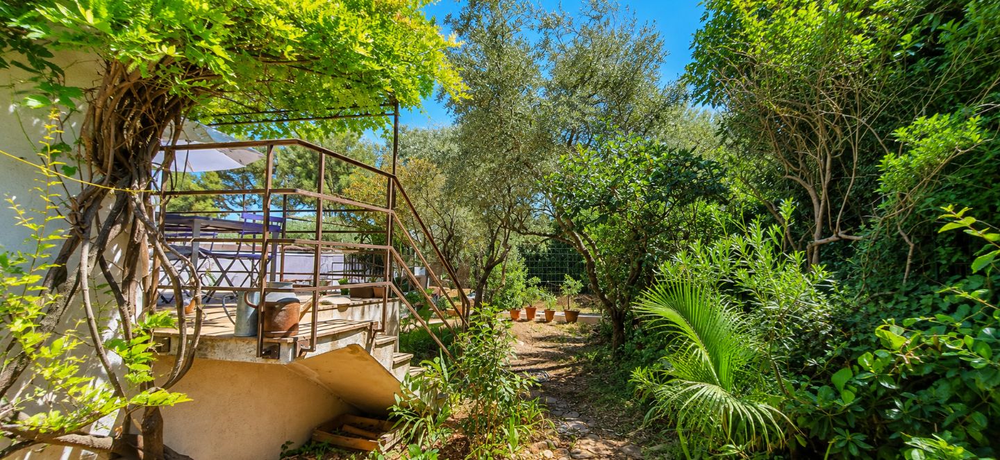 Maison à vendre  - 5 pièce(s) - 108m2 - Saint-cyr-sur-mer (83270)