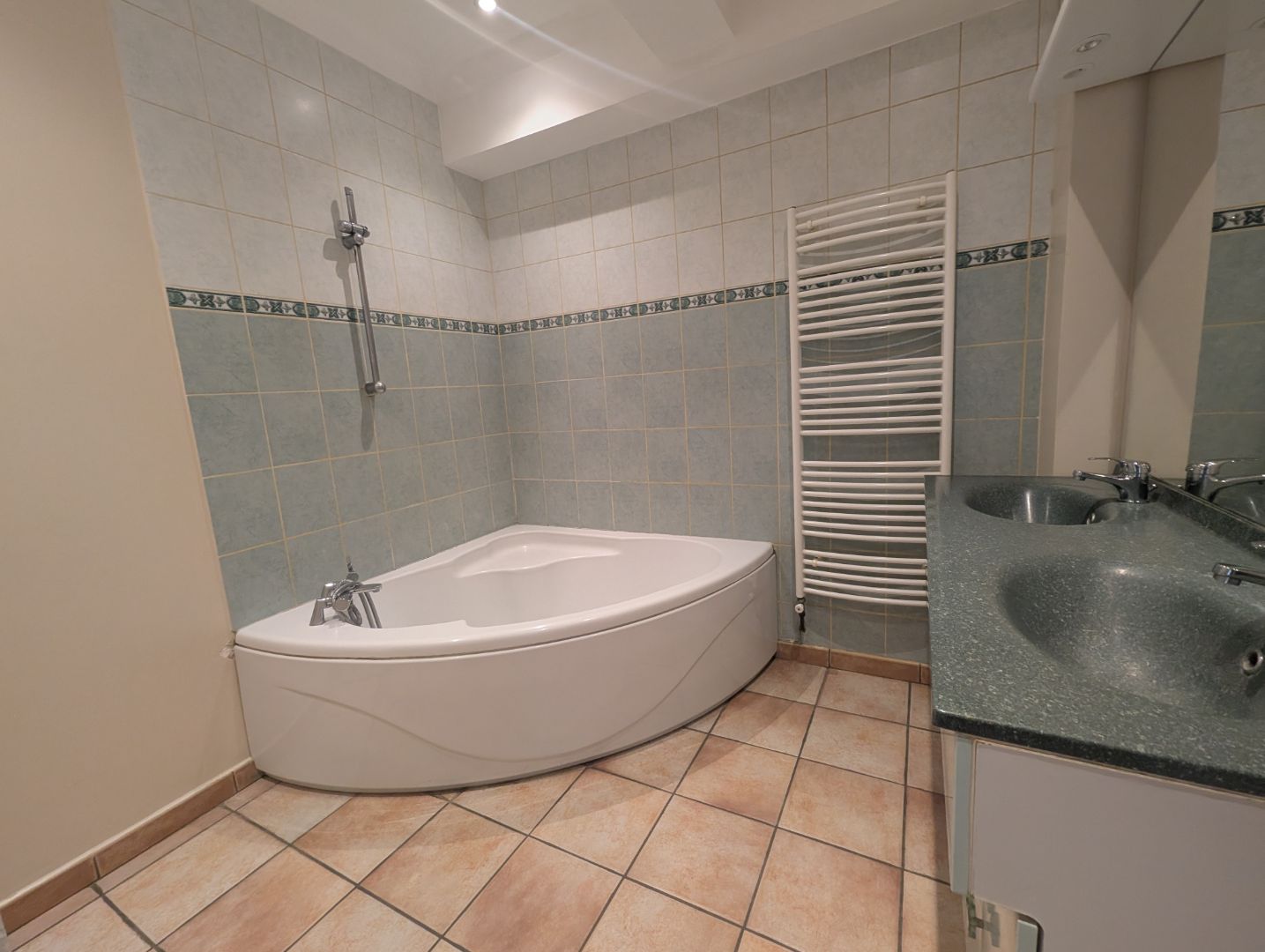 Appartement P4 3 Chambres 130m2 hab et garage 26 m2
