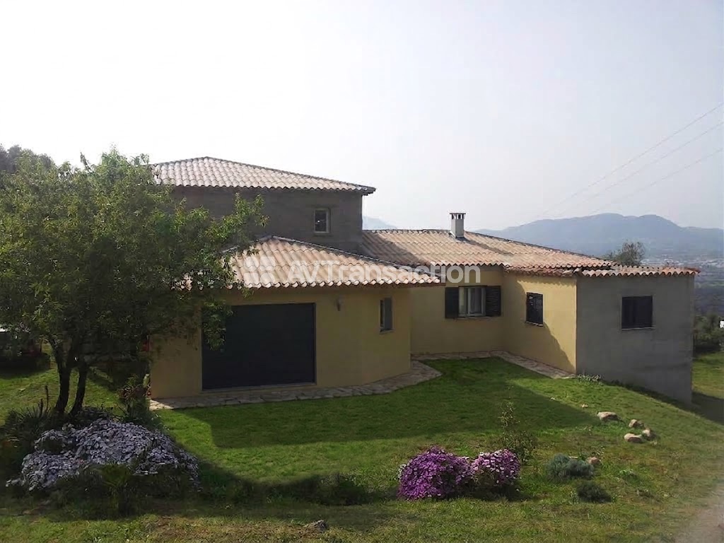BASTELICACCIA –Maison familiale de 300 m² avec terrain de 1700m²