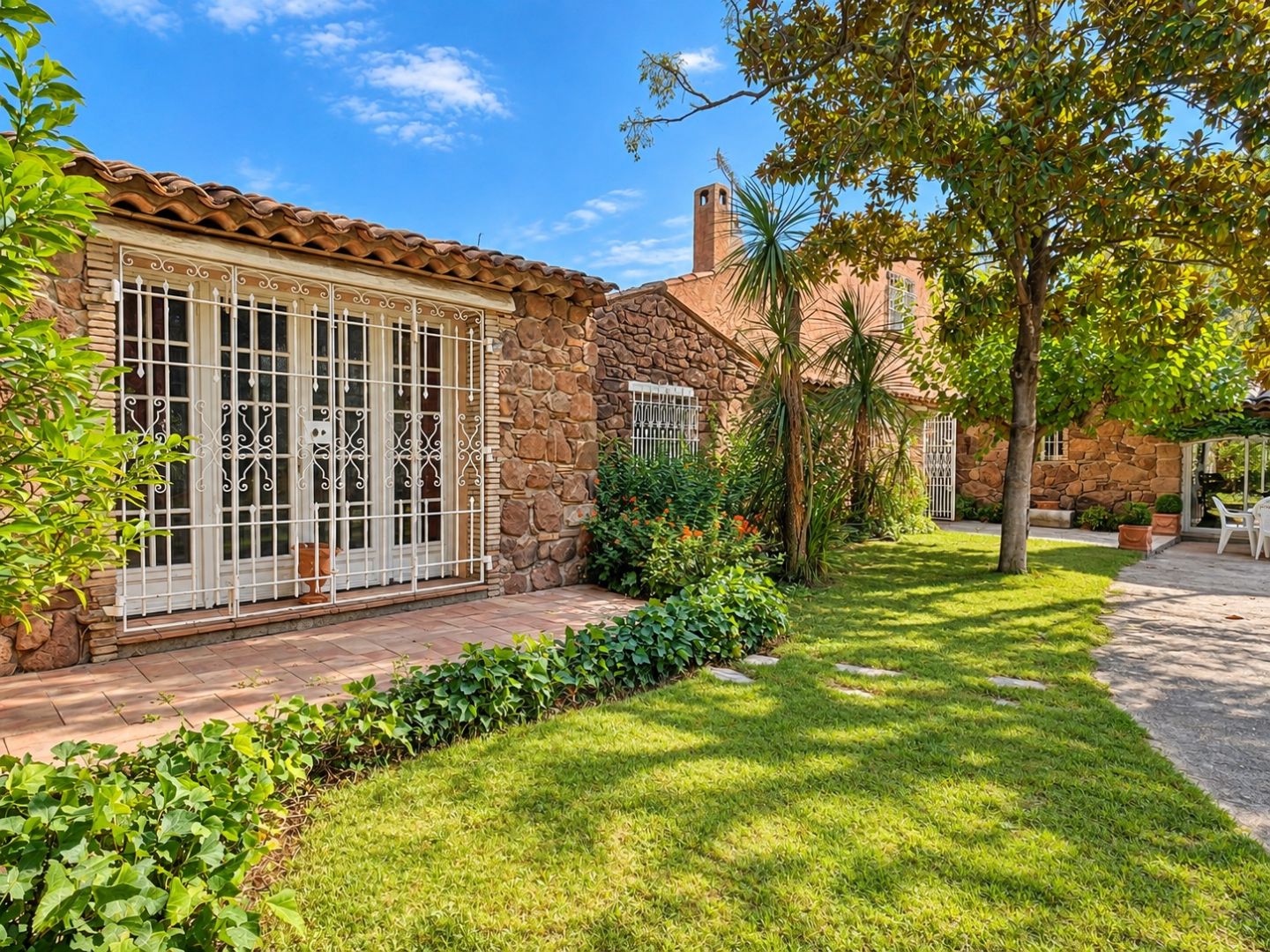 Maison à vendre  - 8 pièce(s) - 233m2 - Roquebrune-sur-argens (83520)