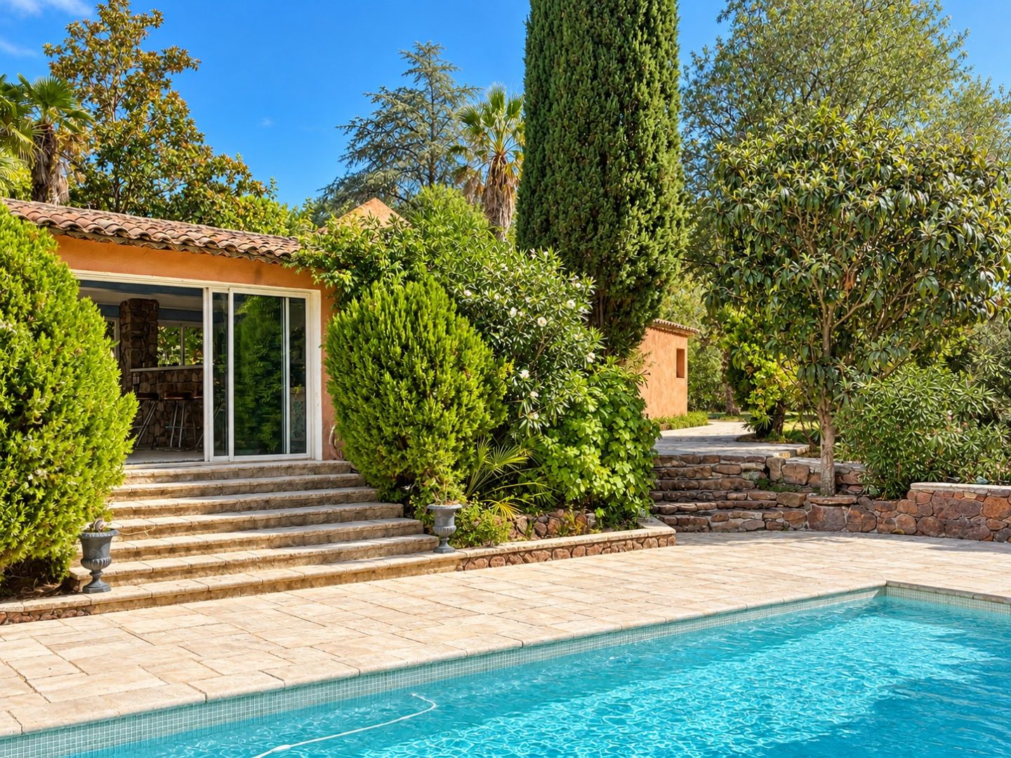 Maison à vendre  - 8 pièce(s) - 233m2 - Roquebrune-sur-argens (83520)