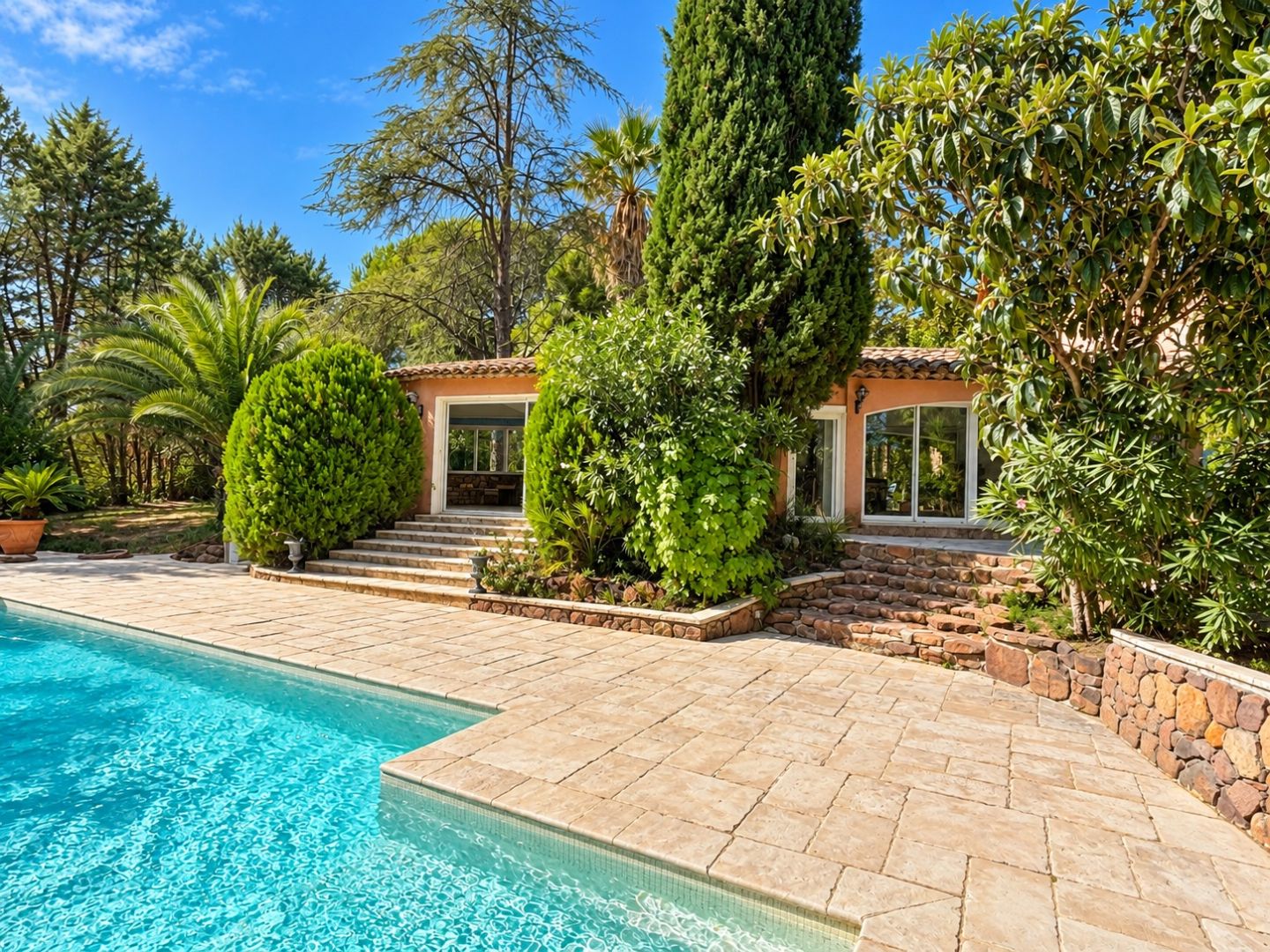Maison à vendre  - 8 pièce(s) - 233m2 - Roquebrune-sur-argens (83520)