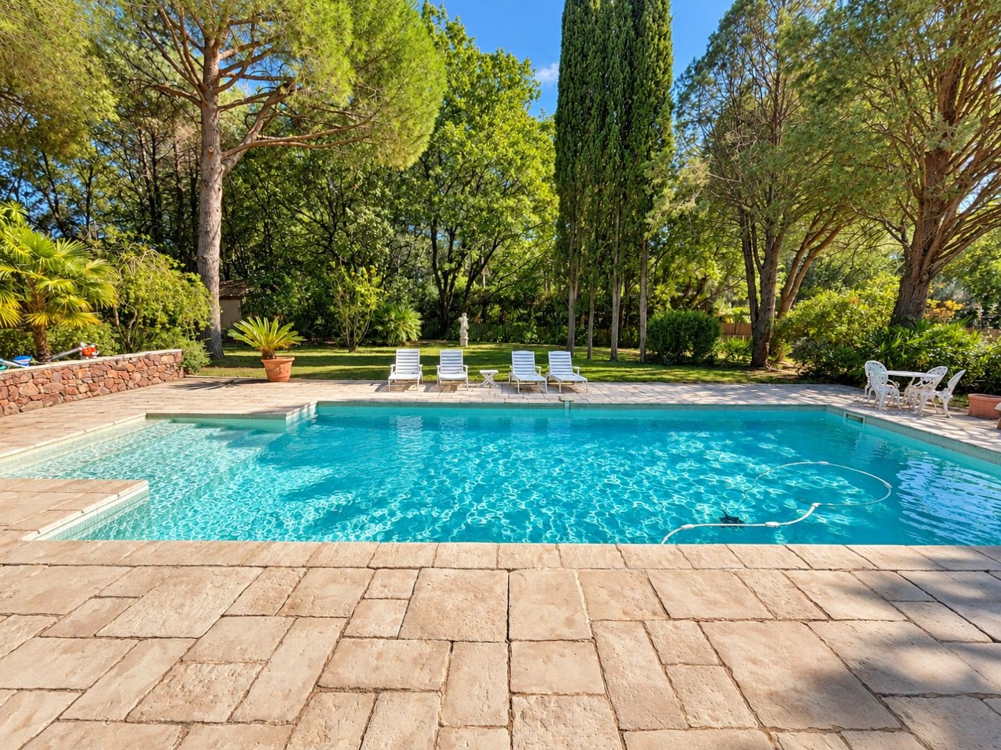 Propriété atypique de 233 m² sur 1 hectare avec piscine et étang