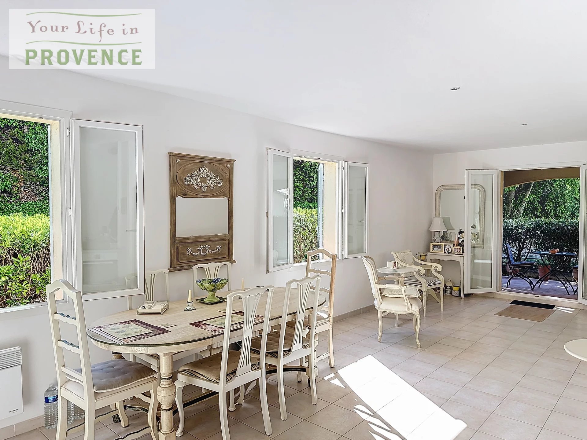 Superbe apartement avec terrasse dans résidence avec piscine