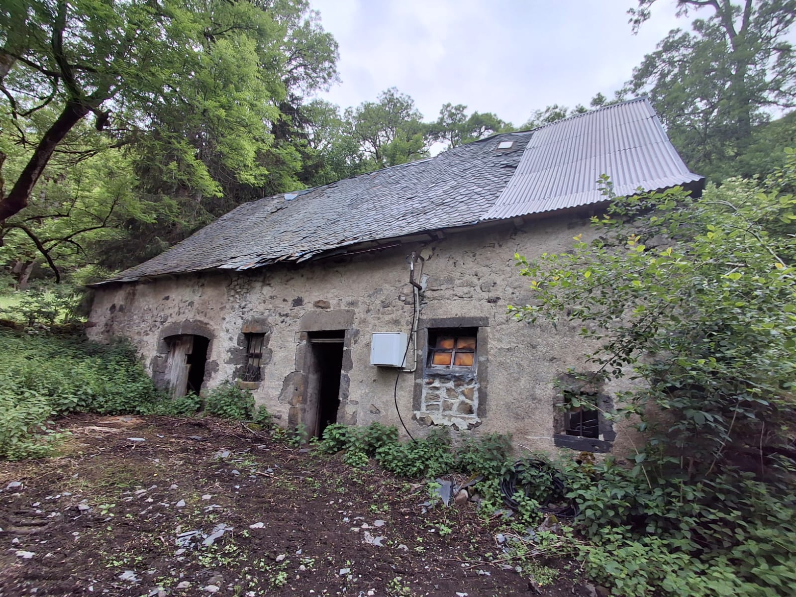 Grange - 200 m² - 2 pièces