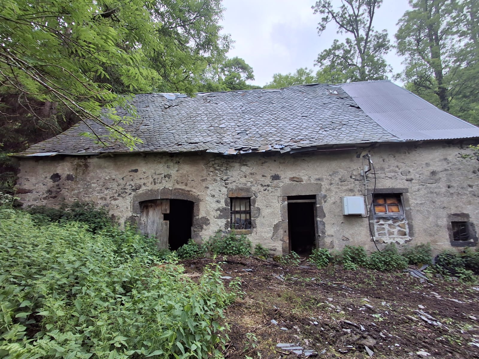 Grange - 200 m² - 2 pièces