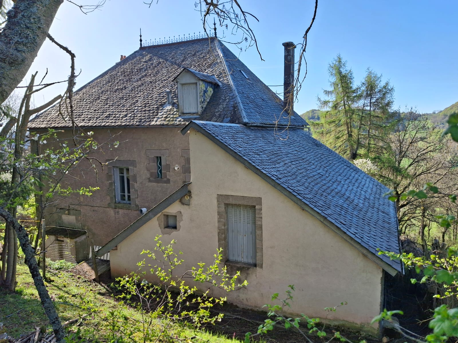 Propriété à vendre  - 11 pièce(s) - 326m2 - Vèze (15160)