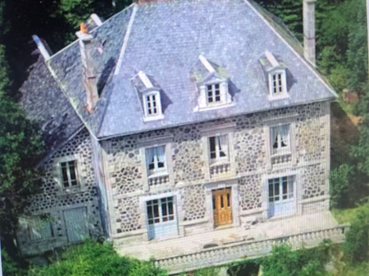 Propriete - 326 m² - 11 pièces