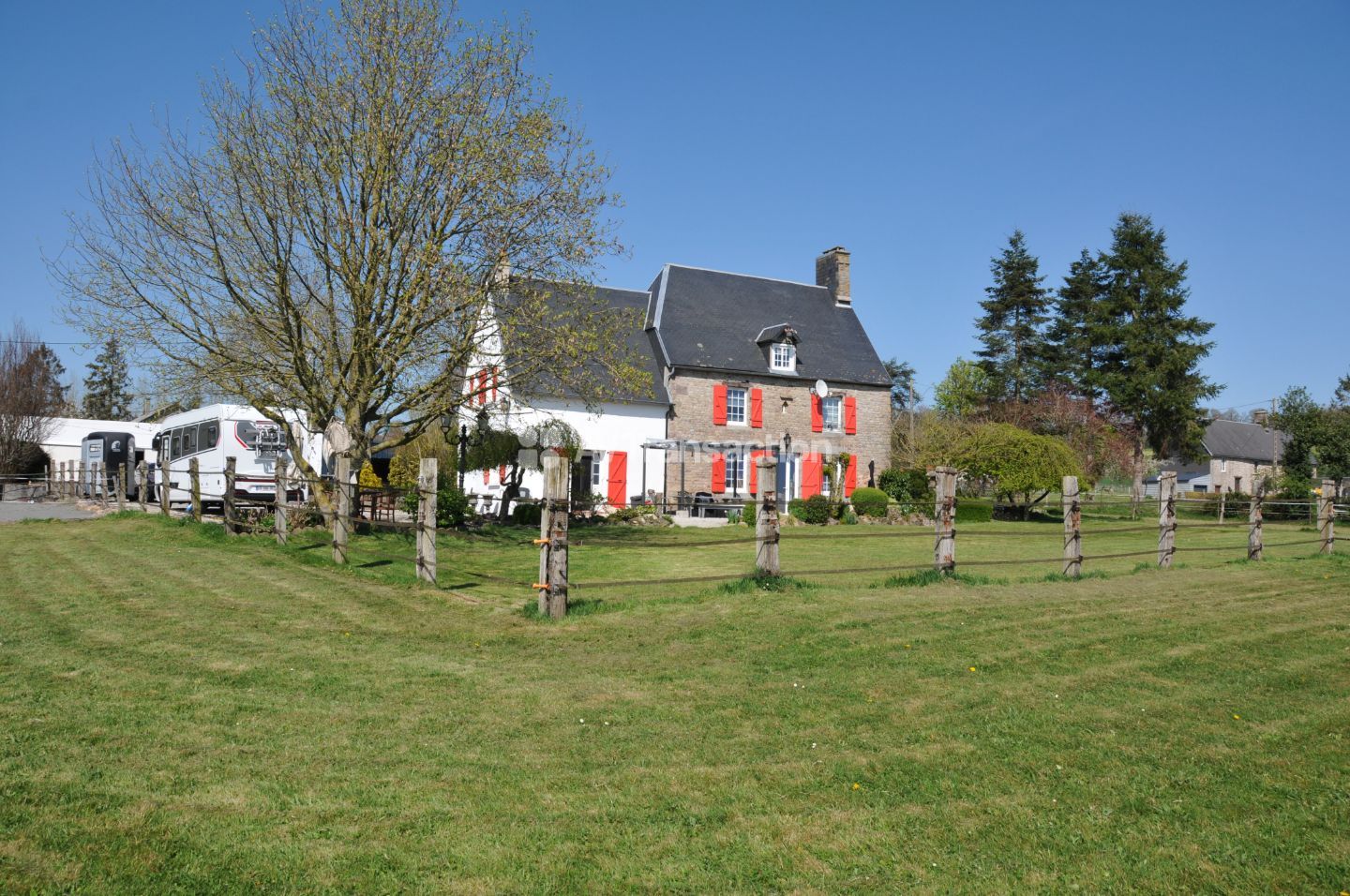 Propriété équestre avec dépendances sur 2,8 ha – Landelles-et-Co