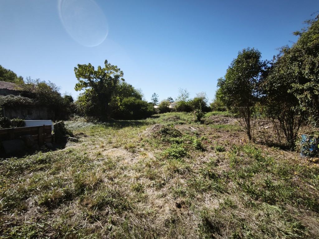 Maison à rénover à vendre  - 4 pièce(s) - 135m2 - Berneuil (17460)