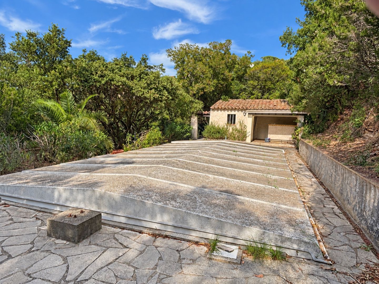 Villa à rénover sur terrain de 2360m2