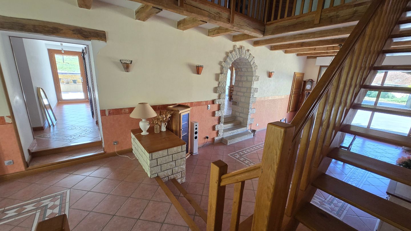 Grande maison avec dépendence à Ecuelle