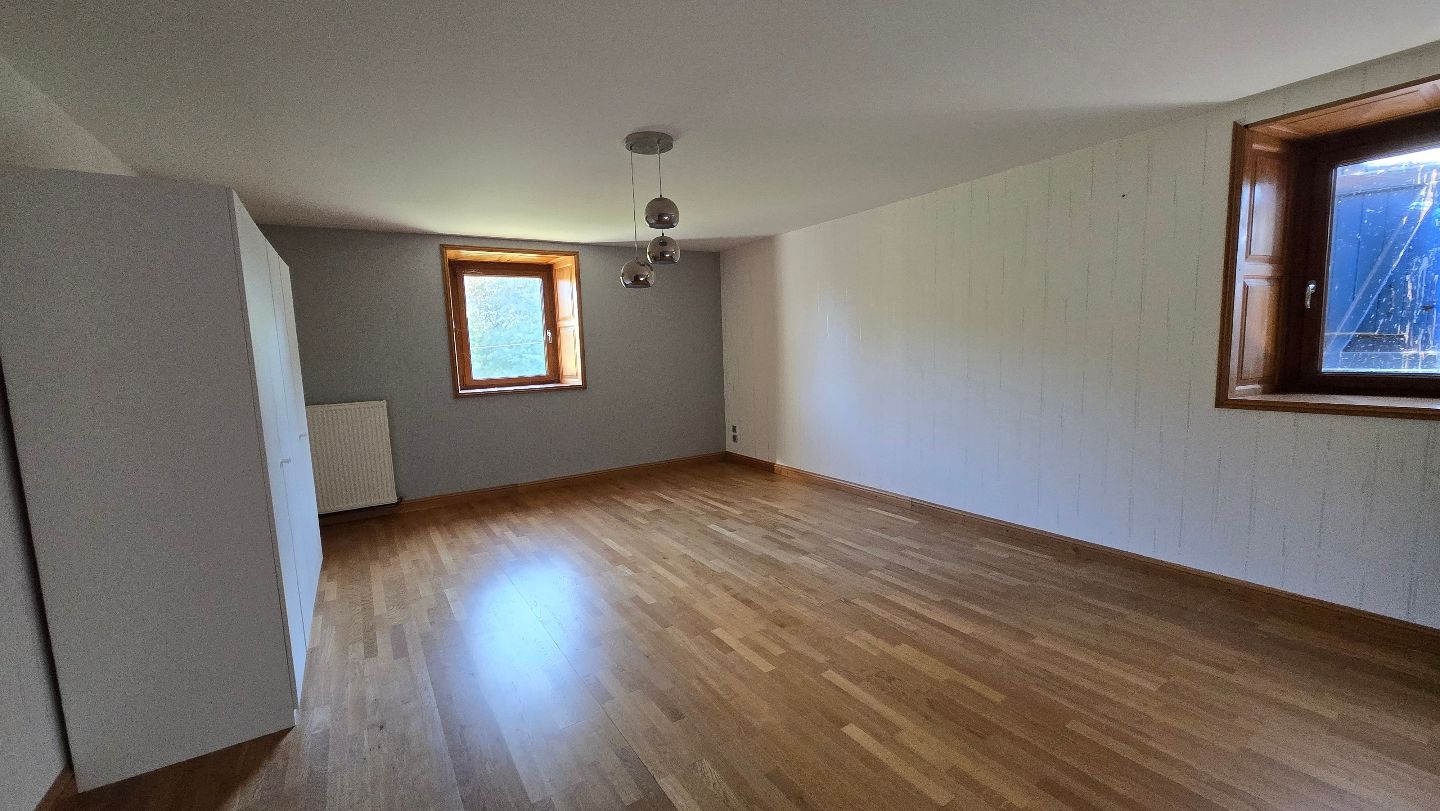 Grande maison avec dépendence à Ecuelle