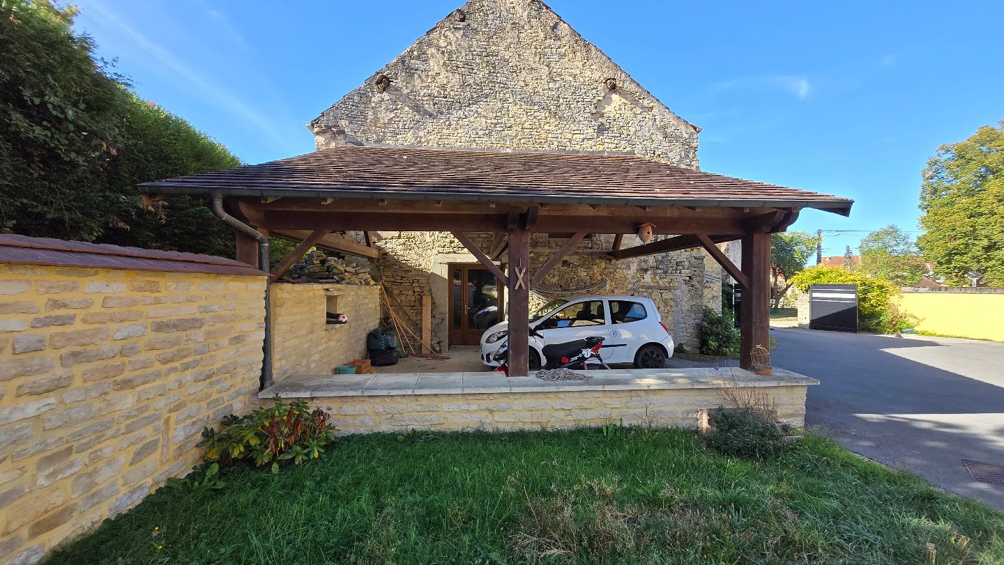 Grande maison avec dépendence à Ecuelle