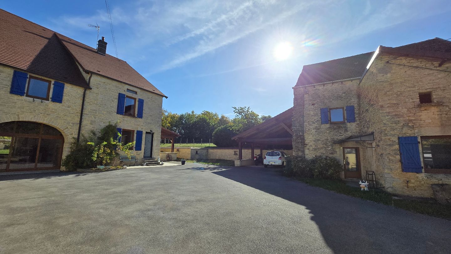 Maison à vendre  - 10 pièce(s) - 216m2 - Écuelle (70600)