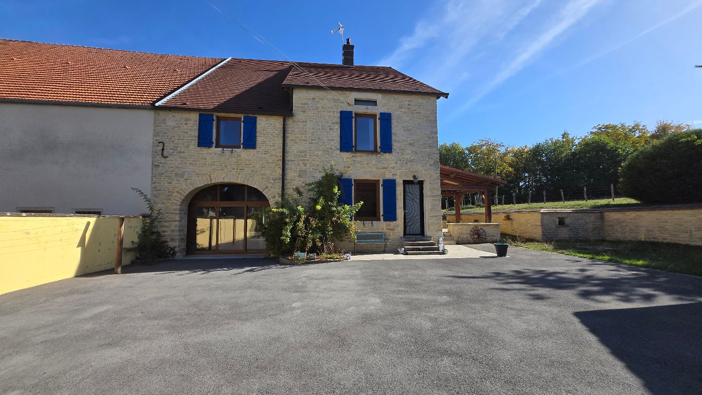 Maison à vendre  - 10 pièce(s) - 216m2 - Écuelle (70600)