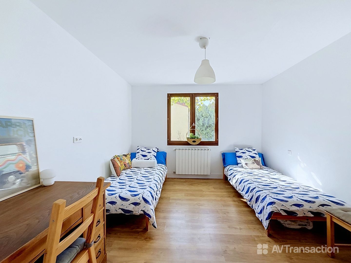MAISON DE PLAIN-PIED PLEINE DE CHARME AVEC GRAND TERRAIN
