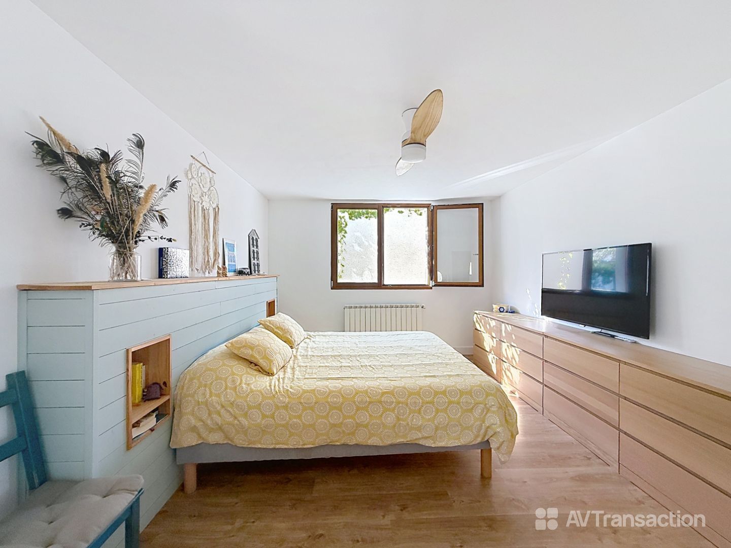 MAISON DE PLAIN-PIED PLEINE DE CHARME AVEC GRAND TERRAIN