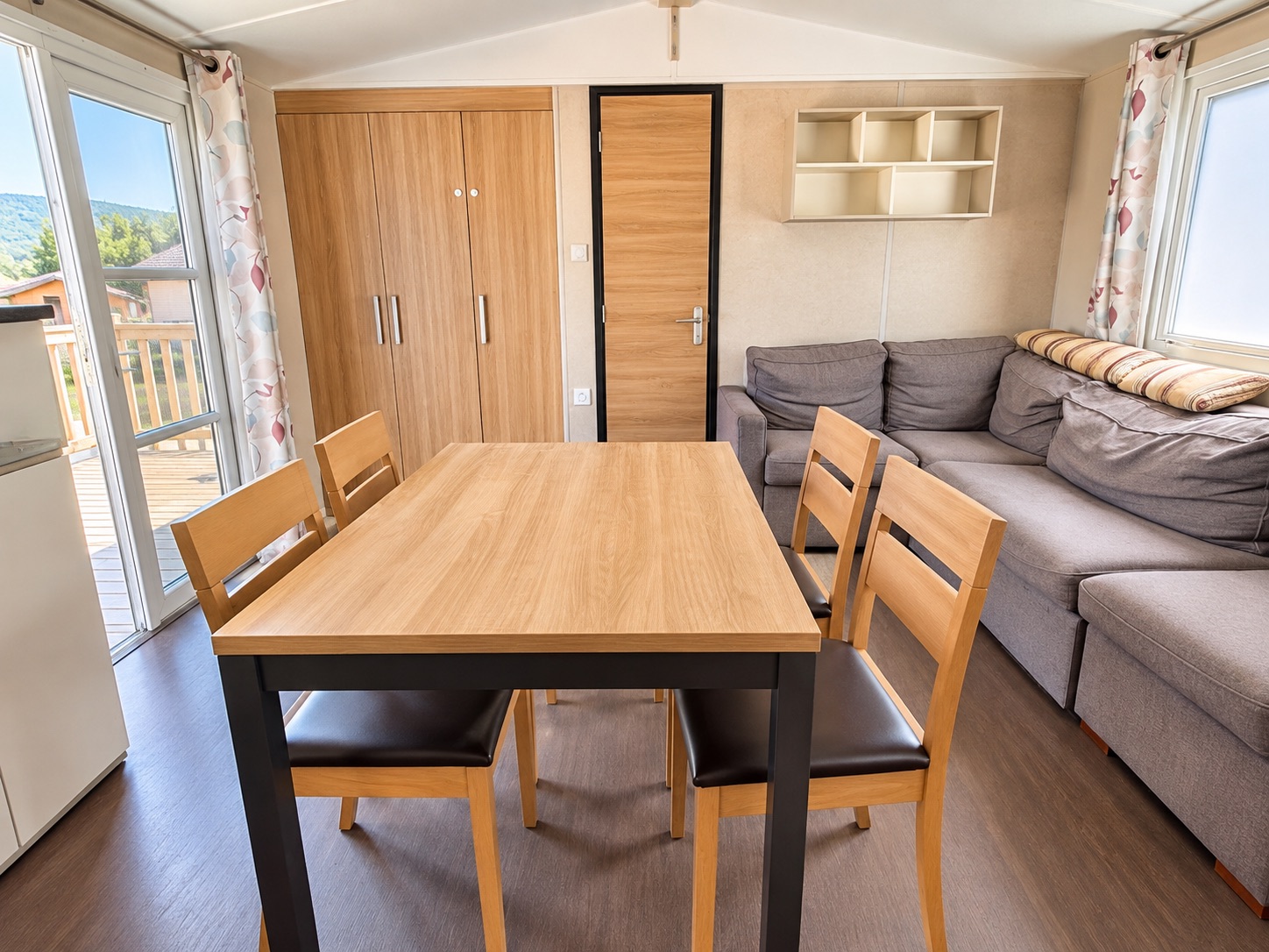 Mobil-home récent dans domaine ouvert à l'année