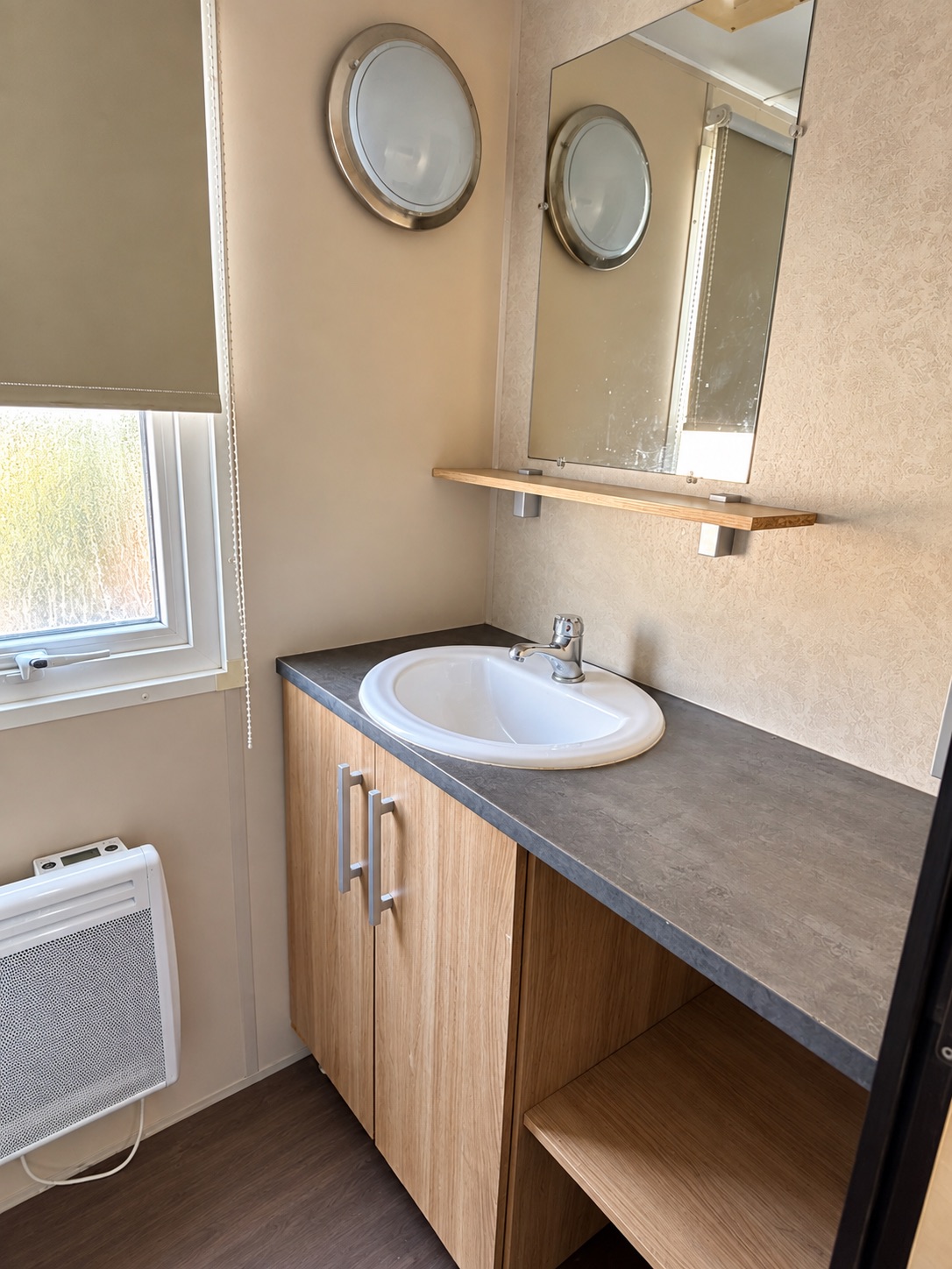 Mobil-home récent dans domaine ouvert à l'année