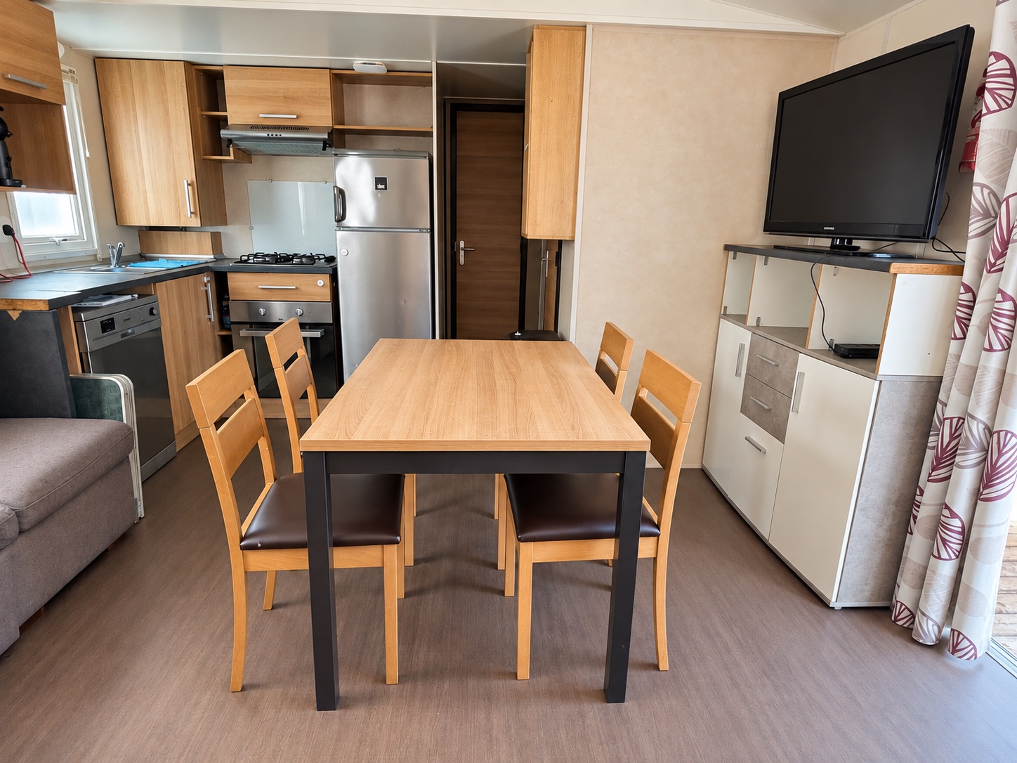 Mobil-home récent dans domaine ouvert à l'année