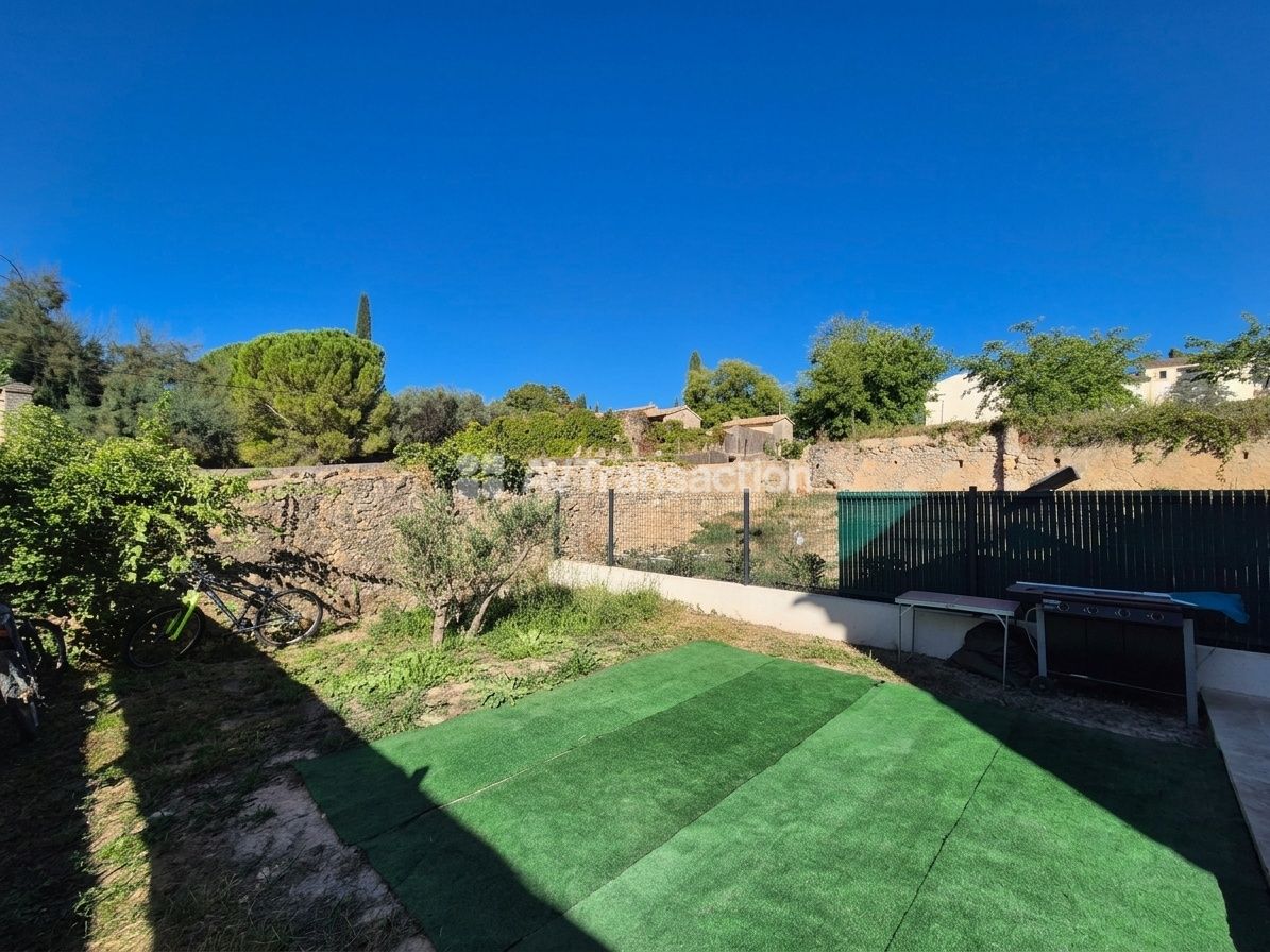 Maison de 2025 à proximité immédiate du village