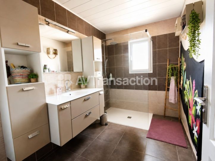 Maison plain-pied rénovée  164 m²