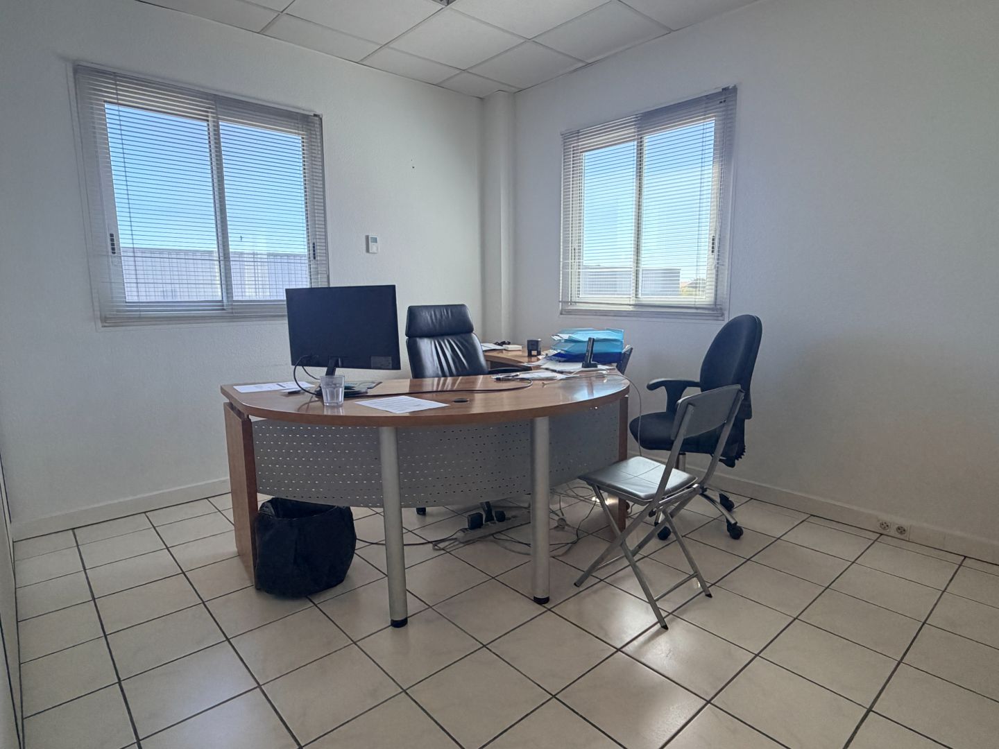Bureau à vendre  - 5 pièce(s) - 153m2 - Nîmes (30900)