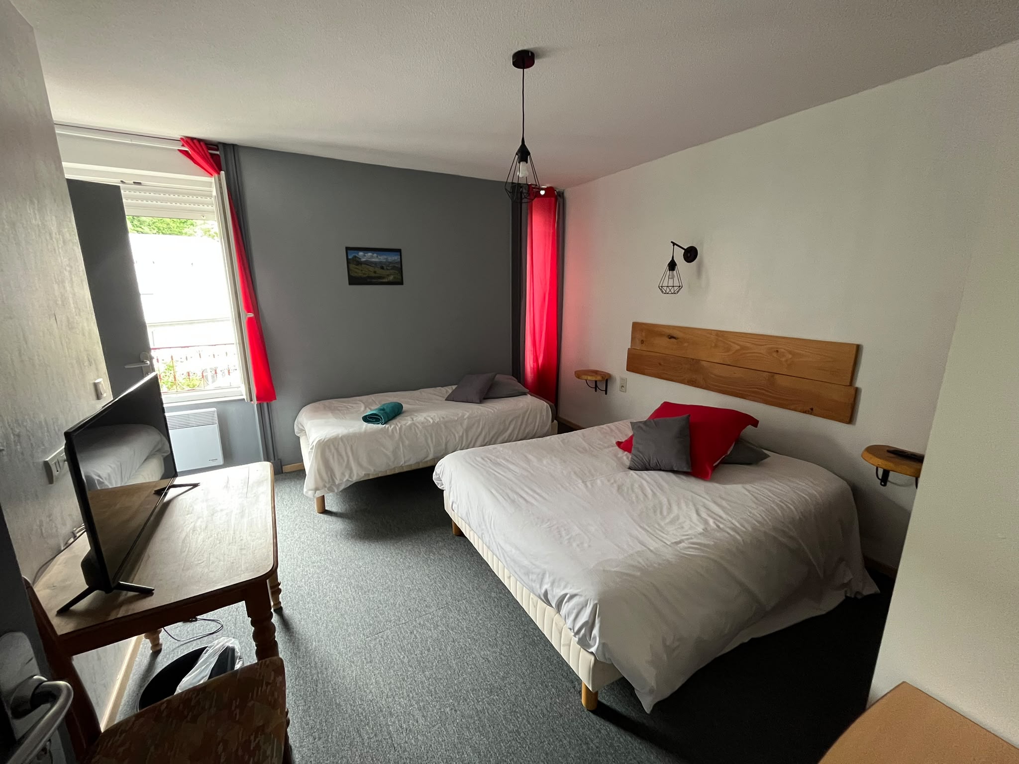 Immeuble commercial à vendre  - 700m2 - Cheylade (15400)