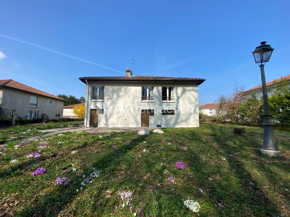 CHARMANTE MAISON 144 M² AVEC GRAND GARAGE ET BEAU TERRAIN 