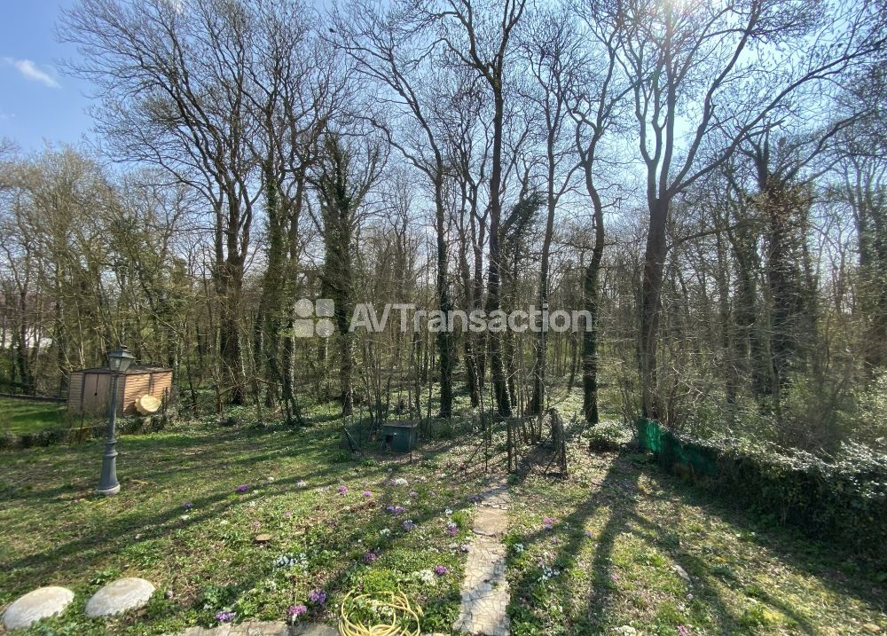 CHARMANTE MAISON 144 M² AVEC GRAND GARAGE ET BEAU TERRAIN 