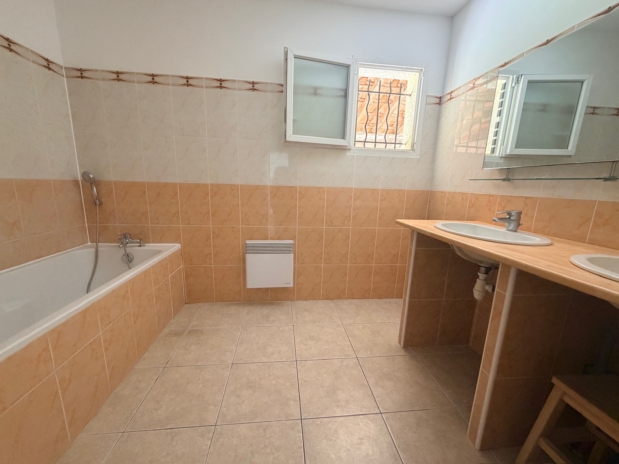 Exclusivité : Montmirat Maison plain-pied 130m2 4 chambres 