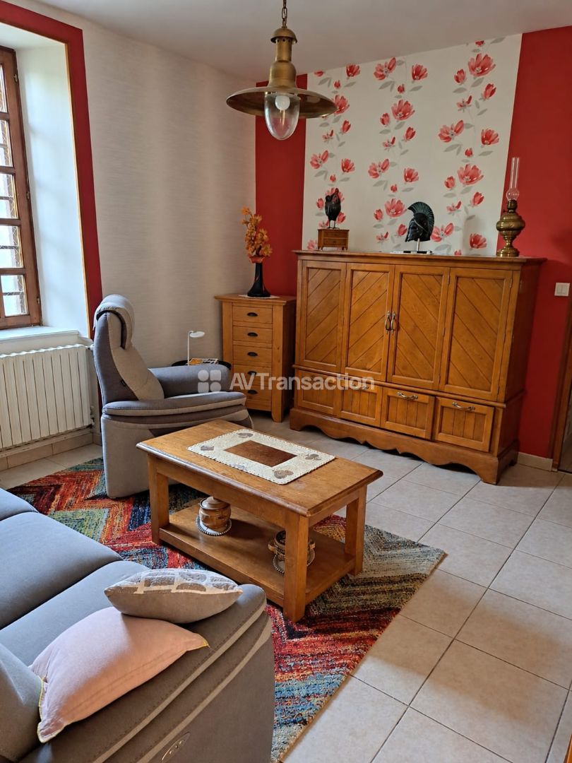 MAISON 270m² fort potentiel, BAR, VERANDA,COUR, GARAGE ET JARDIN
