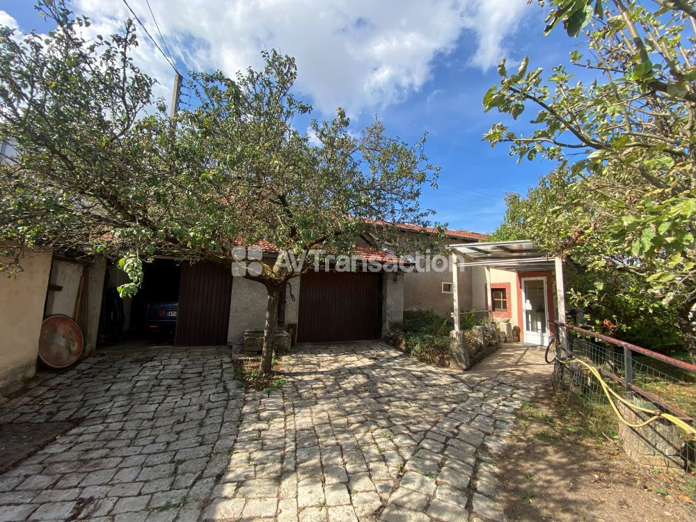 MAISON 270m² fort potentiel, BAR, VERANDA,COUR, GARAGE ET JARDIN