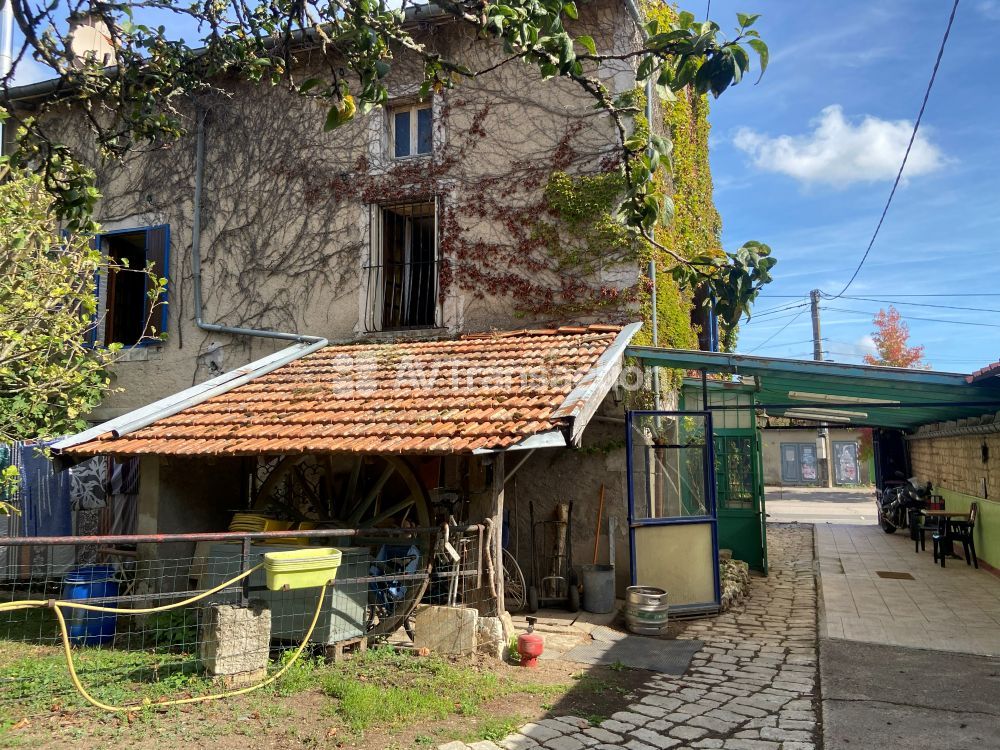 MAISON 270m² fort potentiel, BAR, VERANDA,COUR, GARAGE ET JARDIN
