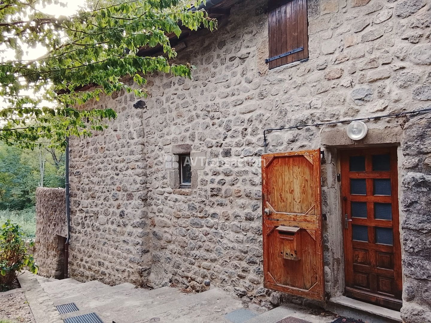 Centre village, 4 chambres, terrasse, espace jardin