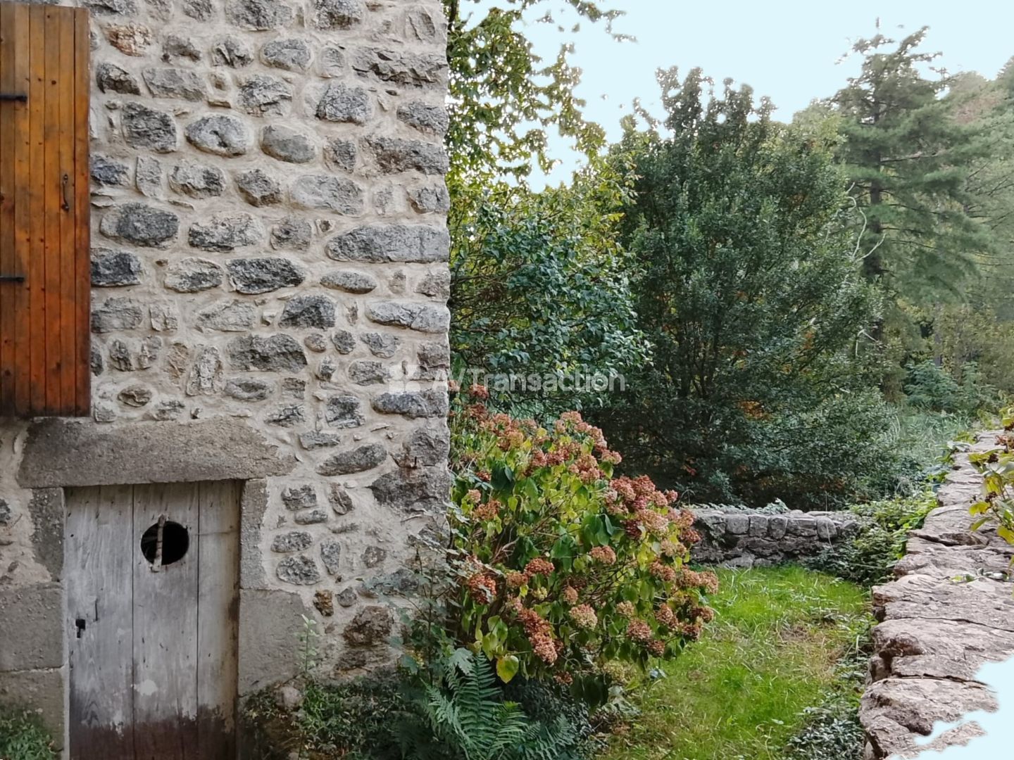 Centre village, 4 chambres, terrasse, espace jardin