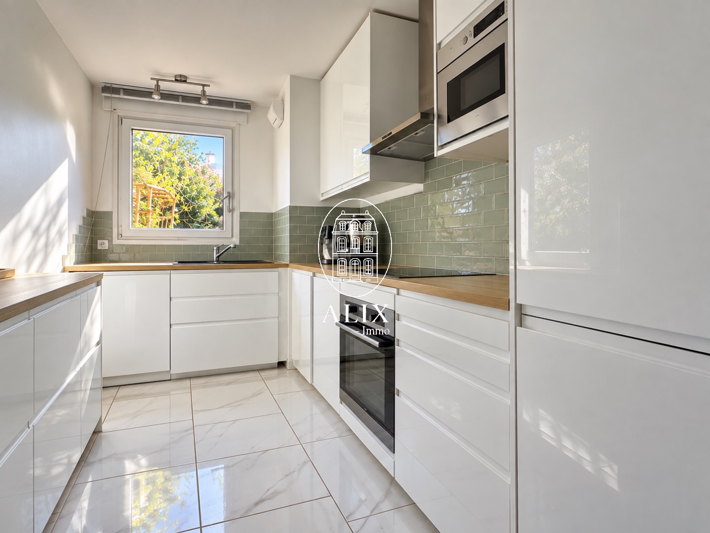 Appartement à vendre  - 3 pièce(s) - 72m2 - Courbevoie (92400)