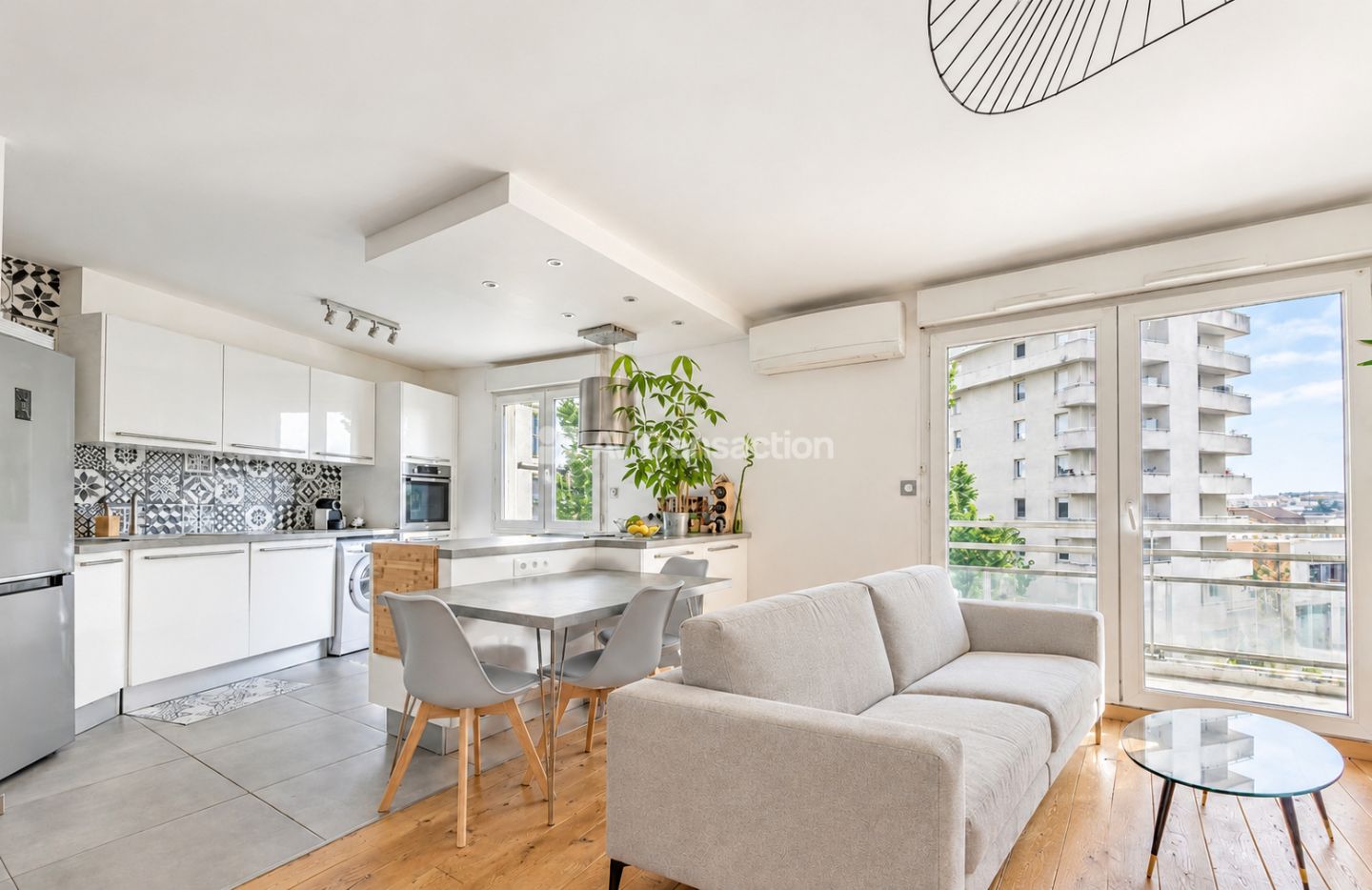 T3 de 68M²- Climatisé -Balcon- GARAGE 3 VEHICULES - REPUBLIQUE